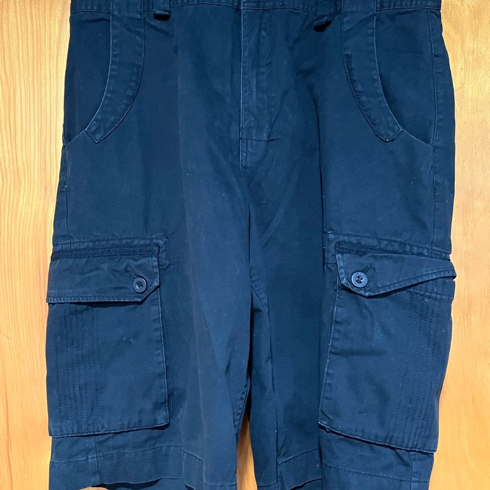 Functional Black Cargo Shorts for Everyday Wear